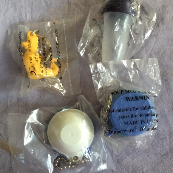 Tupperware keychain - Picture 2 of 2